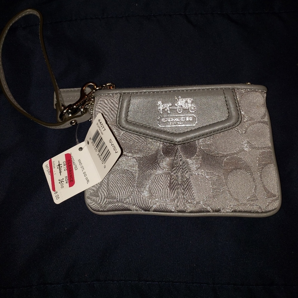 💥💥💥Authentic COACH Silver Wristlet💥💥💥